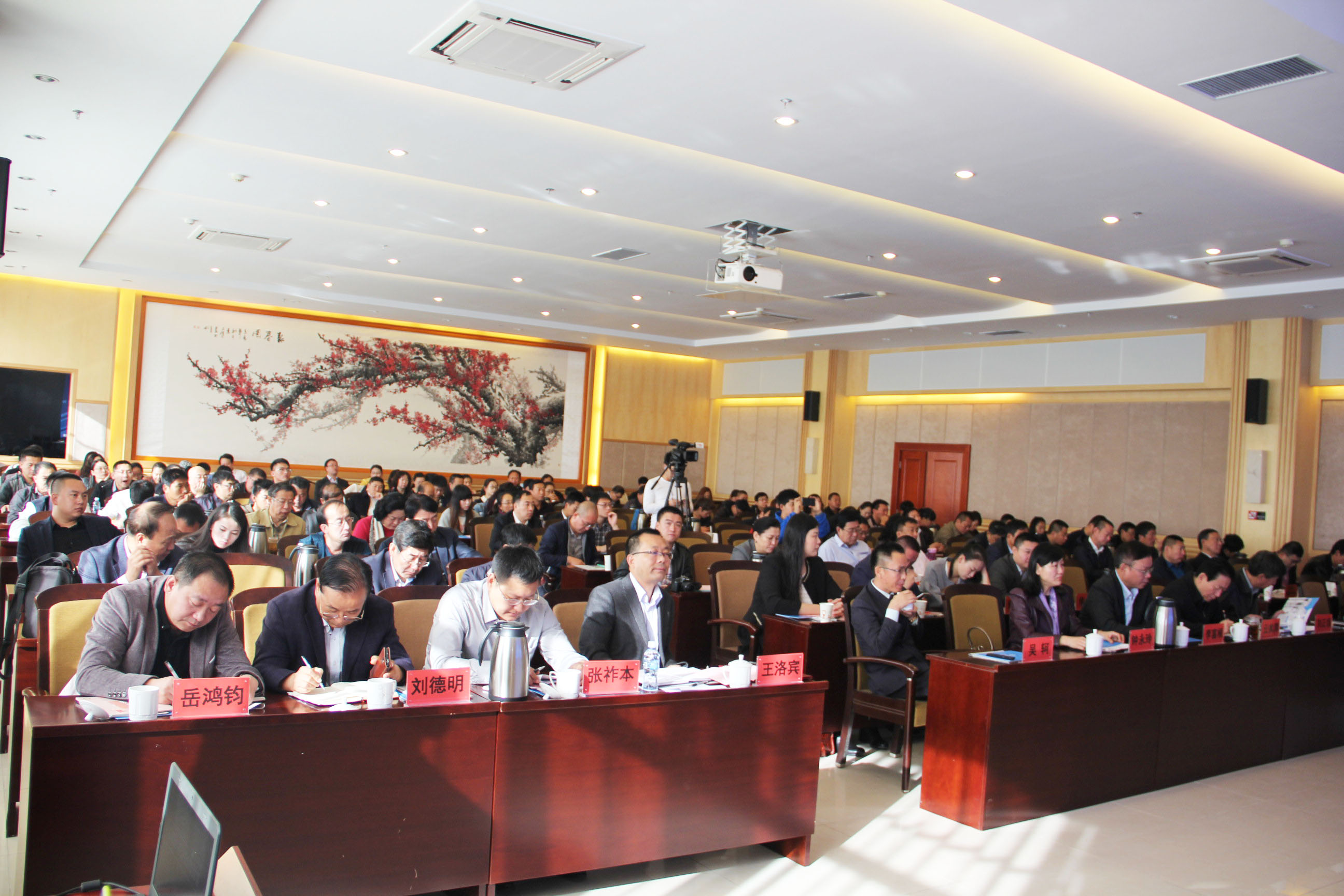 現(xiàn)代傳媒與互聯(lián)網(wǎng)應用培訓會在呼和浩特順利召開