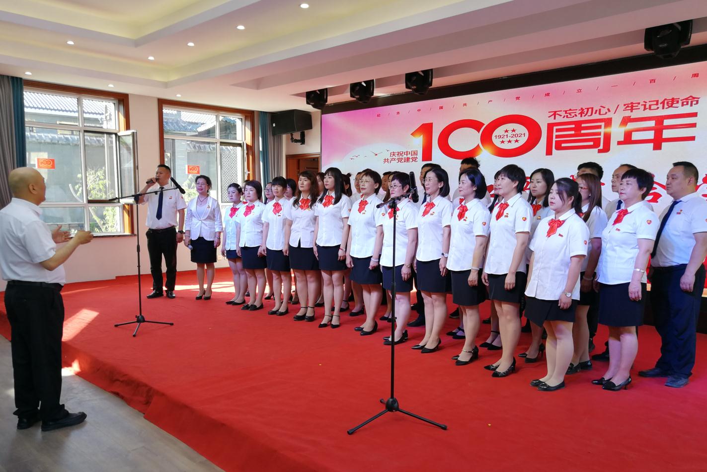 感黨恩、聽黨話、跟黨走內(nèi)蒙古農(nóng)牧業(yè)產(chǎn)業(yè)化龍頭企業(yè)協(xié)會(huì)聯(lián)合黨支部熱烈慶祝中國(guó)共產(chǎn)黨成立100周年